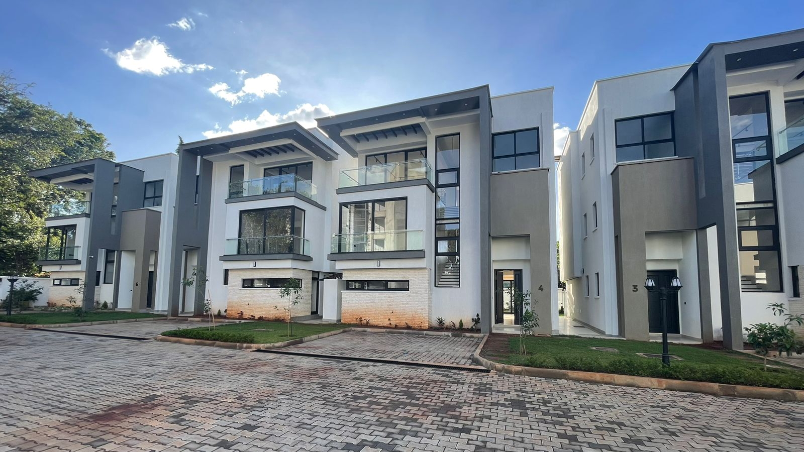 Mora Villas